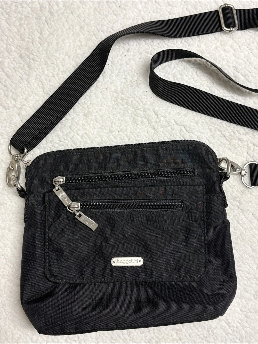 Baggallini Black cat print Crossbody Bag - Compact Everyday Organizer 8x8”